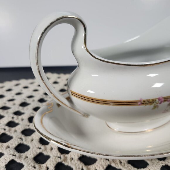 Johnson Brothers Gravy Boat with Underplate Pattern JB265 Circa 1913 - Picture 3 of 11